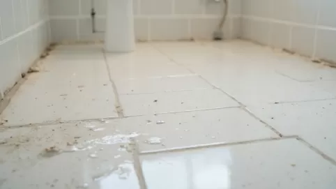 Czy na folię w płynie można kłaść płytki