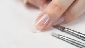 jak wydłużyć płytkę paznokcia